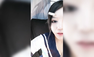 滅多にお目にかかれない超デブな白虎マンコ！学生服の真っ赤なお嬢様！パンツ脱いで玉入れてチンポ入れて喘ぎ喘ぎ！