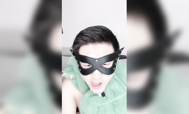 04年小情婦！極品尤物美少女！被胖大叔玩弄，翹起美臀搖擺，嫩穴抽煙，騎乘位深插爆操