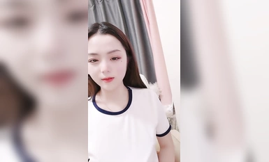 Sweet na bagong babae na may magandang hitsura! Singilin ang kuwarto kapag hiniling! Close-up ng puki sa underwear, ang tunog ng tubig na bumubulusok kapag ipinasok ang mga daliri sa panty, at nakakapanabik ang orgasm.