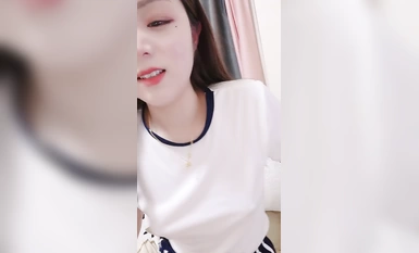 Sweet na bagong babae na may magandang hitsura! Singilin ang kuwarto kapag hiniling! Close-up ng puki sa underwear, ang tunog ng tubig na bumubulusok kapag ipinasok ang mga daliri sa panty, at nakakapanabik ang orgasm.