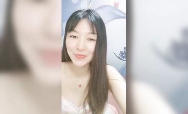 氣質超棒美御姐！給大家秀一波！慢慢脫掉，堅挺白嫩奶子，跪在椅子結實肥臀，緊致騷穴掰開