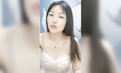 氣質超棒美御姐！給大家秀一波！慢慢脫掉，堅挺白嫩奶子，跪在椅子結實肥臀，緊致騷穴掰開