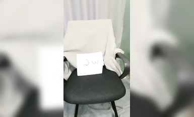 80多斤苗條妹妹！剛下海大秀一波！性感吊帶絲襪扭腰擺臀，粗大玻璃棒磨穴，跳蛋震動好爽