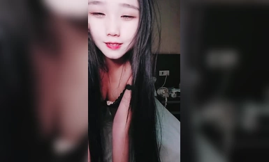 說話嗲嗲嫩妹妹！炮友激情操逼！妹子口活還不錯，主動騎乘位深插，爆操白嫩美臀