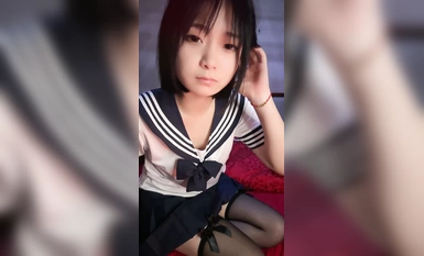 清純美少女剛下海！JK裝卡哇伊！難得大尺寸秀，翹起美臀撥開丁字褲，一線天超肥美穴