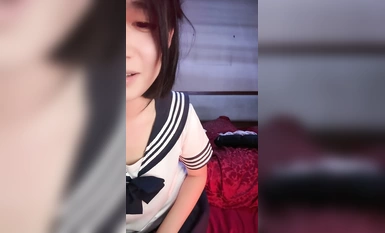 清純美少女剛下海！JK裝卡哇伊！難得大尺寸秀，翹起美臀撥開丁字褲，一線天超肥美穴
