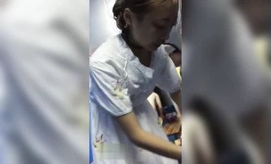 女人坑女人系列！無良女溫泉大眾澡堂子暗藏袖珍攝像機偸拍內部春色+曝光閨蜜不雅視頻+偸窺女租客洗澡 (8)