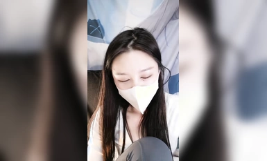ดาราชาวเน็ตใส่แว่นกรอบดำ! หีสวยของเสือขาวสะอาด! เครื่องสั่นถูกสอดเข้าไปอย่างช้าๆ ดึง และสั่นคลิตอริส ครางเบาๆ ให้ร่างกายสั่นอย่างมีความสุข