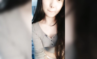 想要爸爸抱！純欲系天花板！頂級尤物美少女，白皙皮膚漂亮眼睛，道具瘋狂捅嫩穴