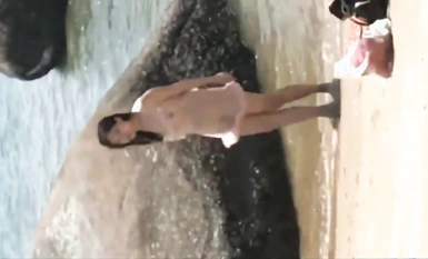 女人坑女人系列！無良女溫泉大眾澡堂子暗藏袖珍攝像機偸拍內部春色+曝光閨蜜不雅視頻+偸窺女租客洗澡 (1)