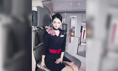 Nalantad ang isang grupo ng mga totoong high-end na hindi malusog na pribadong buhay ng mga kabataang babae.