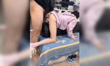 Telegram group master "My niece is called Xiao Xi" incest sex private filming, ang maselang pamangking babae ay nagtitiis sa pagpasok ng isang malaking titi at creampied sa high definition (6)