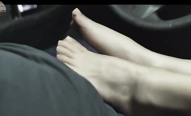 全網首發--推特紅人--老闆送喬兒回家，在停車場喬兒按耐不住寂寞只好勾引老闆