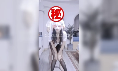 極品露出系淫妻網紅@小鯨魚 付費尺度作合集3 (9)