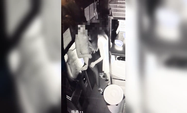 最新流出萬狼求購OnlyFans地獄調教大咖【狗王】私拍第三季~吃精雙通車震各種刺激玩法 (15)