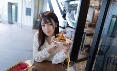 次第に欲望に支配され自ら腰を動かし悦ぶ淫らな美体に生中出し！！