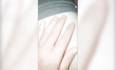 越南小伙趁妹妹睡着偷偷潜进妹妹房间
