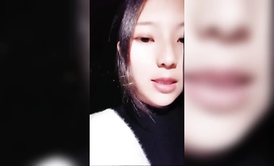 Zhen Meili quyến rũ người qua đường và khiến họ rung động (2)