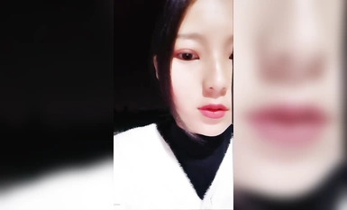 Nữ sinh xinh đẹp Zhen quyến rũ nhân viên bảo vệ trong nhiều cảnh ngoài trời (8)