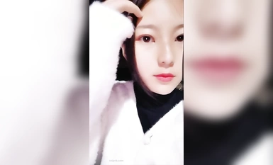 Nữ sinh xinh đẹp Zhen quyến rũ nhân viên bảo vệ trong nhiều cảnh ngoài trời (8)