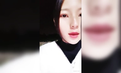 Nữ sinh xinh đẹp Zhen quyến rũ nhân viên bảo vệ trong nhiều cảnh ngoài trời (8)