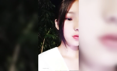 เด็กนักเรียนสาวสวย Zhen ล่อลวงเจ้าหน้าที่รักษาความปลอดภัยในฉากกลางแจ้งหลายฉาก (3)