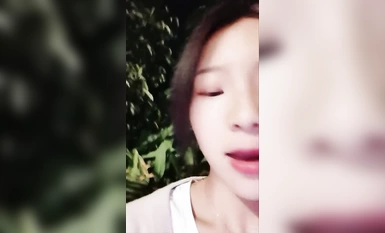 Si Zhen Meili outdoor ay nang-aakit sa mga dumadaan sa serye (2)