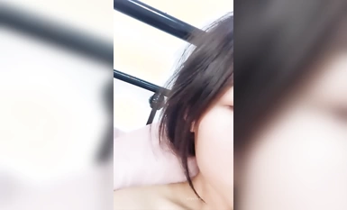 Nữ sinh xinh đẹp Zhen quyến rũ nhân viên bảo vệ trong nhiều cảnh ngoài trời (16)