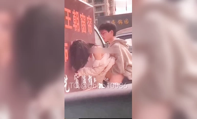 Wenzhou [Yonghao Jinyuan] Yongxing Middle School students in front of the neighborhood snogging incident + students wildlife was secretly photographed