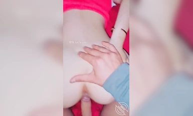 終於操到了妹妹！沒想到妹妹是白虎饅頭逼！操爽了！賺翻了
