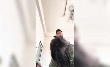 台陸軍軍官情侶不雅視頻最新外流《女體自由》第四作戰區最辣的豪乳啪啪 (1)