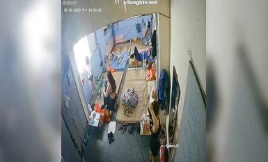 Phòng riêng mới nhất bị rò rỉ vào năm 2023. Hacker đã bẻ khóa camera và quay lén nhiều lần việc thay quần áo và tắm trong phòng tắm của ký túc xá gia đình (34)