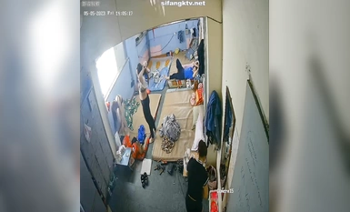 Phòng riêng mới nhất bị rò rỉ vào năm 2023. Hacker đã bẻ khóa camera và quay lén nhiều lần việc thay quần áo và tắm trong phòng tắm của ký túc xá gia đình (34)