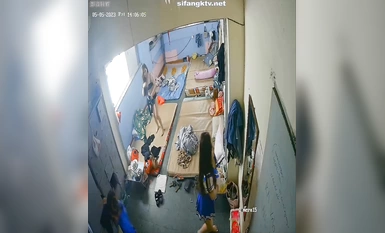 Phòng riêng mới nhất bị rò rỉ vào năm 2023. Hacker đã bẻ khóa camera và quay lén nhiều lần việc thay quần áo và tắm trong phòng tắm của ký túc xá gia đình (34)
