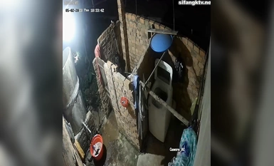 私房最新流出2023 ハッカーがカメラをクラックして複数の家族寮のトイレの着替えや入浴を盗撮 (22)