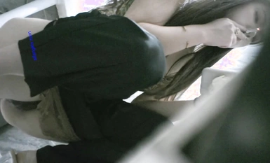 寫字樓女廁一連3次拍到同一個美女來尿尿她的B可真美 (2)