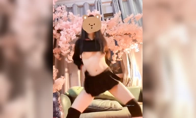 青春無敵 抖音風極品網紅嫩妹高價定製裸舞、變裝、紫薇等反差超大合集~美女如雲~有大膽露臉的 (249)