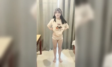 Koleksi yang sangat kontras dari selebriti Internet gaya Douyin yang masih muda dan tidak dapat dikalahkan dengan tarian bogel tersuai yang berharga tinggi, berpakaian silang, myrtle crape, dsb. ~ kecantikan berlimpah ~ ada yang berani menunjukkan wajah m