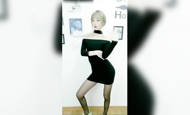 Koleksi yang sangat kontras dari selebriti Internet gaya Douyin yang masih muda dan tidak dapat dikalahkan dengan tarian bogel tersuai yang berharga tinggi, berpakaian silang, myrtle crape, dsb. ~ kecantikan berlimpah ~ ada yang berani menunjukkan wajah m