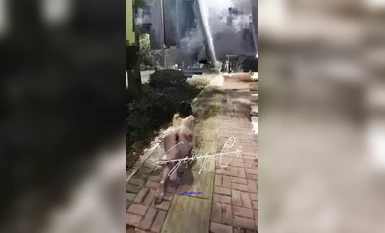 騷貨母狗『西西』最新收費電報私拍 夜晚街道全裸行走淫亂群P (1)
