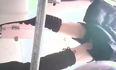 快餐店女廁定點全景偸拍一位接一位的漂亮小姐姐和美少婦方便~能看B又能看臉極品白虎一線天真的太頂了 (1)