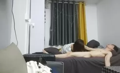 操良家00後學生妹，妹子沒爽夠再來一炮，吸吮大屌張開雙腿爆插，操的嗯嗯呻吟