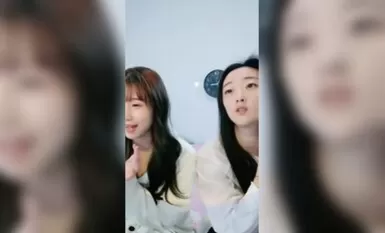 배고픈 젊은 여성이 카메라 앞에서 얼굴을 노출 한 채 우유가 새는 터치 포스가 늑대 친구들을 유혹하고, 착한 누이가 풀을 터뜨리는 것을보고, 늑대 친구들과 끊임없이 멋진 자극을 자극하는 상호 작용에 참여할 수밖에 없습니다!
