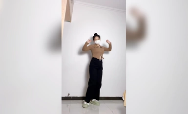 青春無敵 白皙圓潤極品天然巨乳蜂腰肥臀網紅小鋼炮【萬聽】高價私拍~變裝裸舞紫薇 (8)