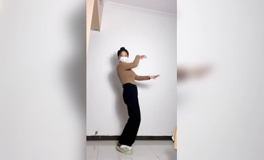 青春無敵 白皙圓潤極品天然巨乳蜂腰肥臀網紅小鋼炮【萬聽】高價私拍~變裝裸舞紫薇 (8)