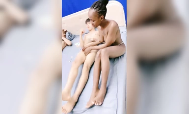 2人の19歳の女の子、【小玉スイカ白黒マッチ】22cmの巨根に交互に犯され、ドライに泣く1人は老いに苦しんでいる (8)