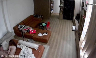Hacker đã bẻ khóa camera mạng gia đình và lén quay phim anh trai tôi và người vợ mảnh khảnh, xinh đẹp ở nhiều tư thế khác nhau khi ân ái buổi sáng, rên rỉ, đụng chạm.