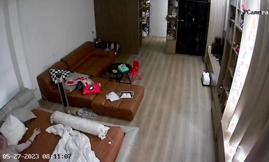 Hacker đã bẻ khóa camera mạng gia đình và lén quay phim anh trai tôi và người vợ mảnh khảnh, xinh đẹp ở nhiều tư thế khác nhau khi ân ái buổi sáng, rên rỉ, đụng chạm.
