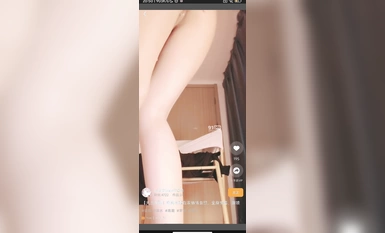 美女大学生自慰喷水