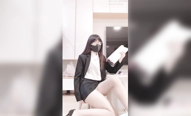 [Loạt phát sóng trực tiếp] Bộ sưu tập mới nhất của cô gái đeo kính oi bức làm đủ mọi cách để trở nên gợi cảm (11)